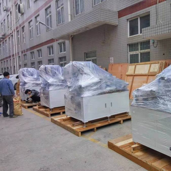 kami memuat 3 kontainer American Hose Hoop Machine ke usa